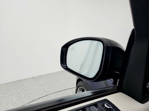 Certified 2022 Land Rover Discovery HSE R-Dynamic image 19