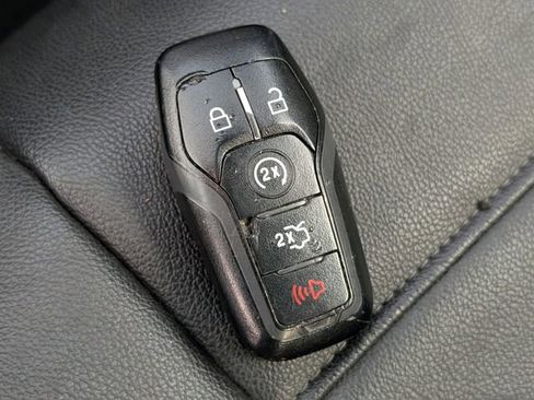Used 2017 Ford Mustang Coupe RWD image 27