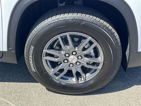 New 2025 GMC Acadia Elevation image 29