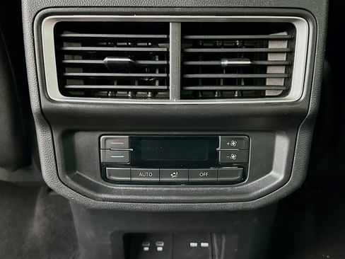 Used 2025 Volkswagen Atlas SE image 26