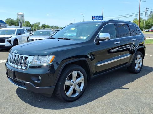 Used 2013 Jeep Grand Cherokee Overland w/ Advance Technology Group AWD/4WD image 8