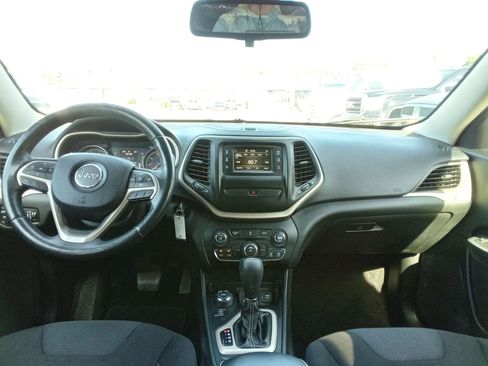 Used 2015 Jeep Cherokee Latitude AWD/4WD image 12