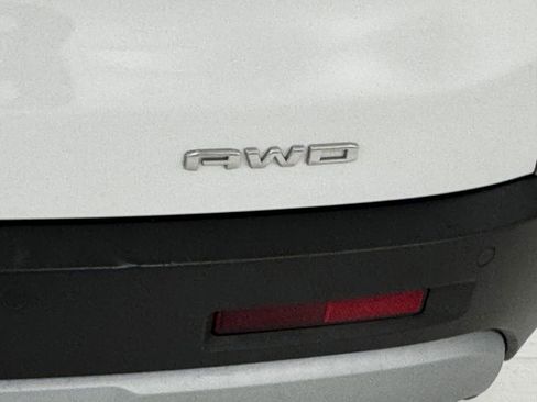 Used 2023 GMC Acadia SLT image 38