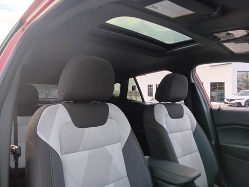 Used 2024 Chevrolet Trax RS w/ Sunroof Package image 12