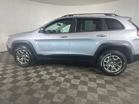 Used 2020 Jeep Cherokee Trailhawk w/ Cold Weather Group AWD/4WD image 5