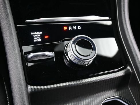 Used 2024 Jeep Grand Cherokee Limited w/ Black Appearance Package image 27