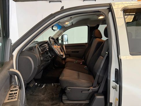 Used 2010 Chevrolet Silverado 2500 LT AWD/4WD image 9