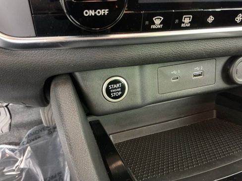 Used 2023 Nissan Rogue SV image 22