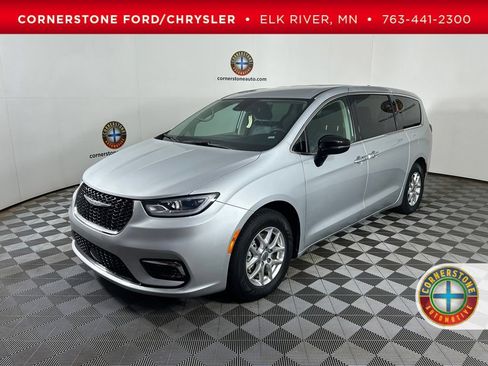Used 2024 Chrysler Pacifica Touring-L FWD image 1