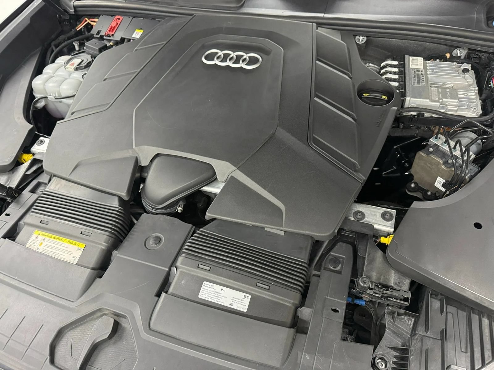 Used 2019 Audi Q8 Premium Plus w/ Premium Plus AWD/4WD image 46