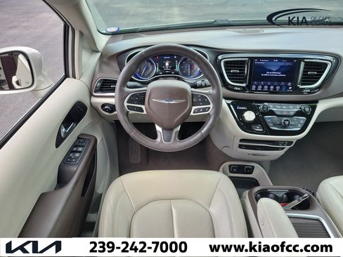 Used 2020 Chrysler Pacifica Touring-L Plus FWD image 18