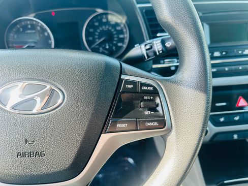 Used 2017 Hyundai Elantra SE FWD image 15