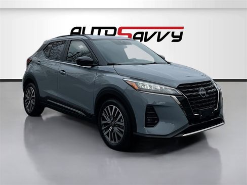 Used 2024 Nissan Kicks SR image 1