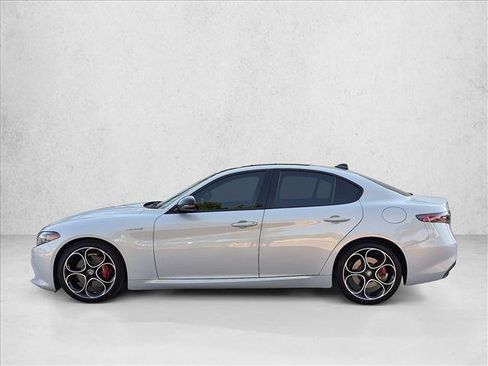 Used 2025 Alfa Romeo Giulia w/ Veloce Package Rwd image 9