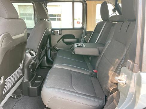 Used 2025 Jeep Wrangler Unlimited Rubicon 4xe w/ Safety Group AWD/4WD image 28