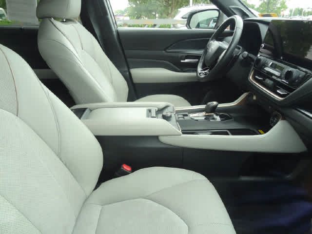 Used 2024 Toyota Grand Highlander AWD Hybrid image 11