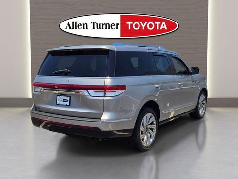 Used 2024 Lincoln Navigator Reserve AWD/4WD image 9