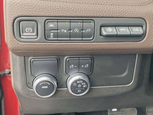 Used 2021 GMC Yukon XL Denali w/ Denali Premium Package image 22