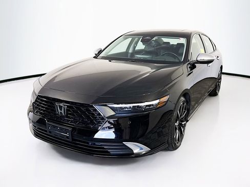 Used 2024 Honda Accord Touring image 3