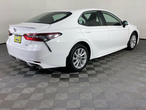 Used 2024 Toyota Camry SE FWD image 5
