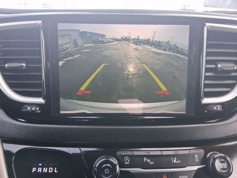 Used 2023 Chrysler Pacifica Touring-L image 26