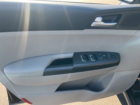 Certified 2022 Kia Sportage LX image 7