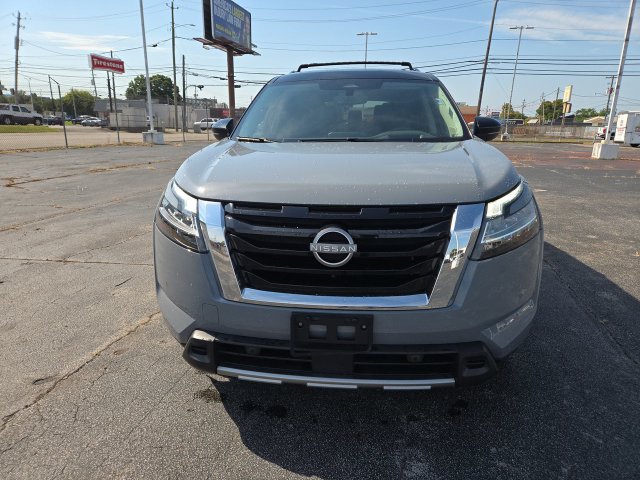 Used 2023 Nissan Pathfinder Platinum AWD/4WD image 3