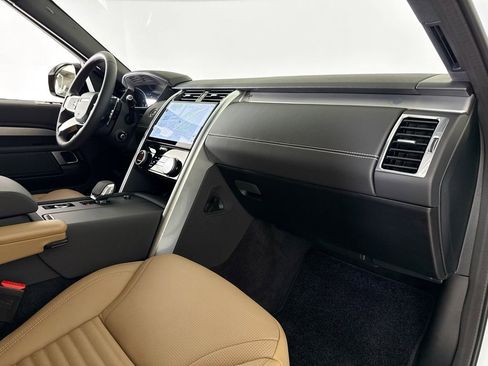 Used 2026 Land Rover Discovery Limited Edition image 13