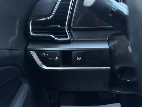 Used 2025 Kia Sportage EX FWD image 27