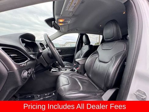 Used 2019 Jeep Cherokee Limited FWD image 16