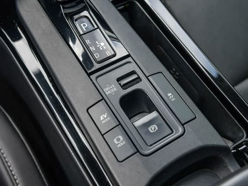 Used 2024 Toyota Prius XLE AWD/4WD image 21