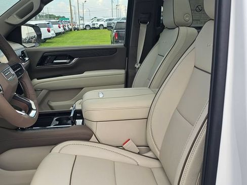 New 2026 GMC Yukon Denali w/ Sun & Power Step Package AWD/4WD image 5