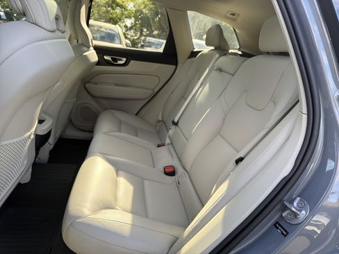 Used 2024 Volvo XC60 B5 Plus w/ Protection Package Premier AWD/4WD image 32