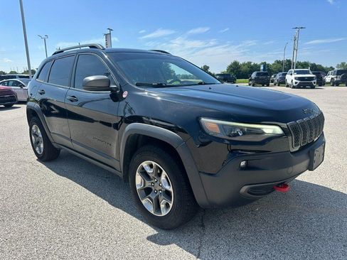 Used 2019 Jeep Cherokee Trailhawk w/ Cold Weather Group AWD/4WD image 8