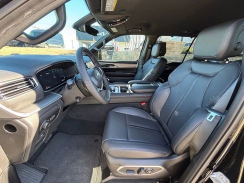 New 2026 Jeep Grand Wagoneer Limited w/ Convenience Group I image 16