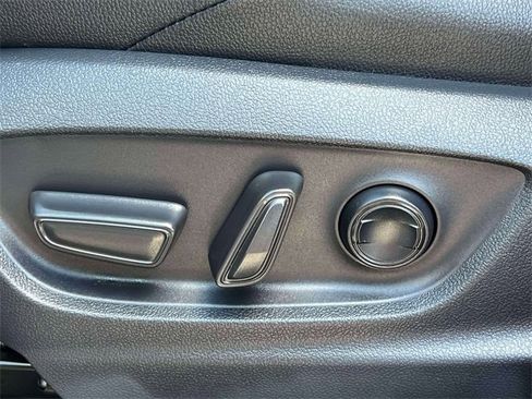 Used 2025 Toyota bZ4X AWD image 21