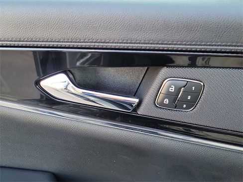 Certified 2023 Lincoln Nautilus AWD w/ Premium Package image 28