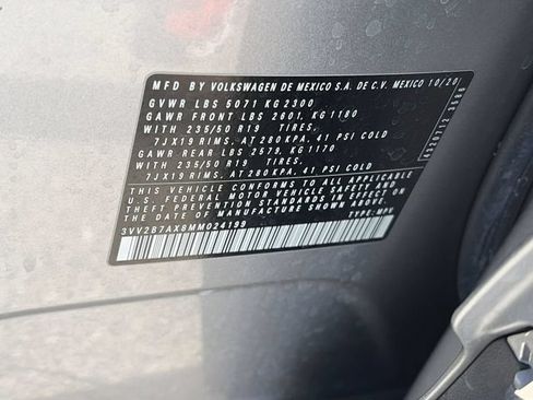 Used 2021 Volkswagen Tiguan SEL AWD/4WD image 32