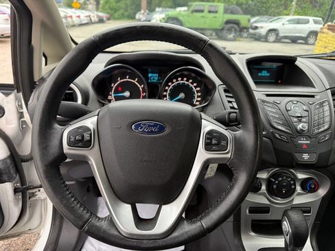 Used 2015 Ford Fiesta SE FWD image 20