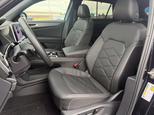 Used 2026 Volkswagen Atlas Cross Sport SE w/ Panoramic Sunroof Package FWD image 20