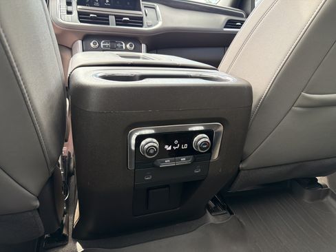 Used 2023 GMC Yukon SLT RWD image 20