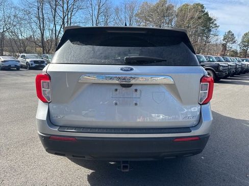 Used 2023 Ford Explorer XLT image 4
