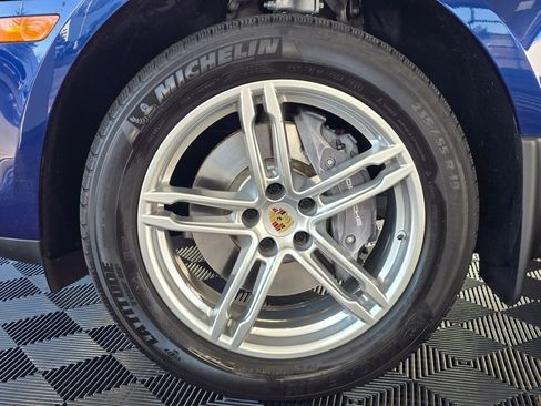 Used 2023 Porsche Macan image 11