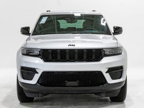 Used 2024 Jeep Grand Cherokee Altitude image 5