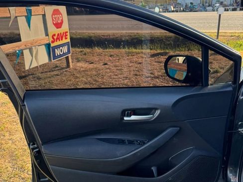 Used 2021 Toyota Corolla LE image 19