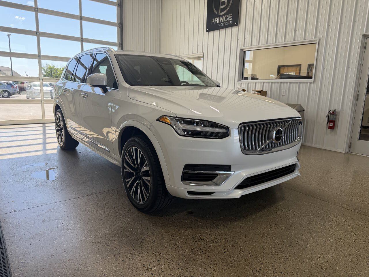 Used 2023 Volvo XC90 T8 Core AWD/4WD image 9