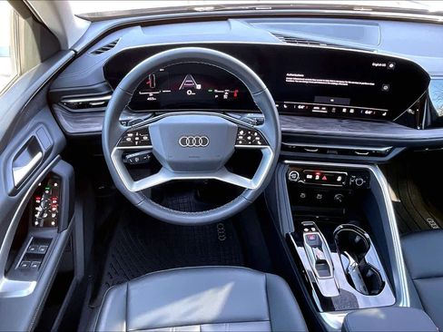 Certified 2025 Audi Q5 Premium w/ Convenience Package image 5