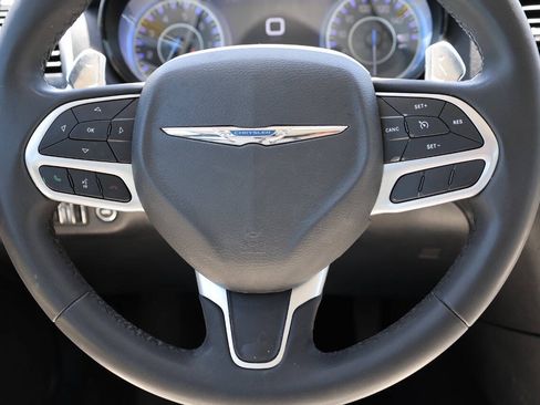 Used 2022 Chrysler 300 Touring L AWD/4WD image 18