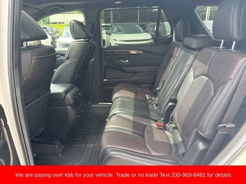 Used 2025 Honda Pilot Black Edition image 42
