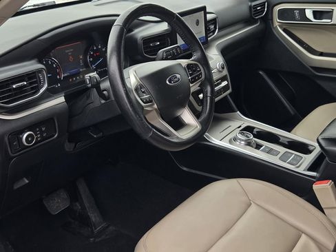 Used 2023 Ford Explorer XLT w/ Equipment Group 202A RWD image 18